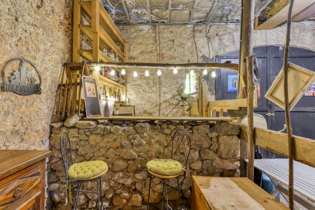 La Calade Bed & Breakfast Montouliers Exterior photo